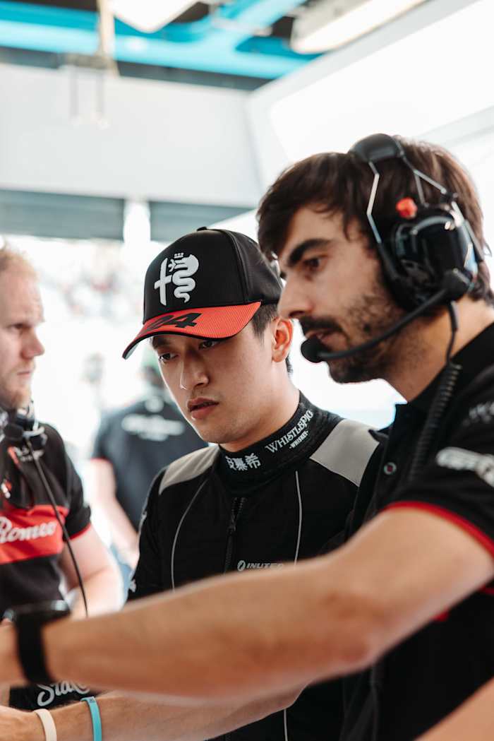 Zhou Guanyu - Alfa Romeo